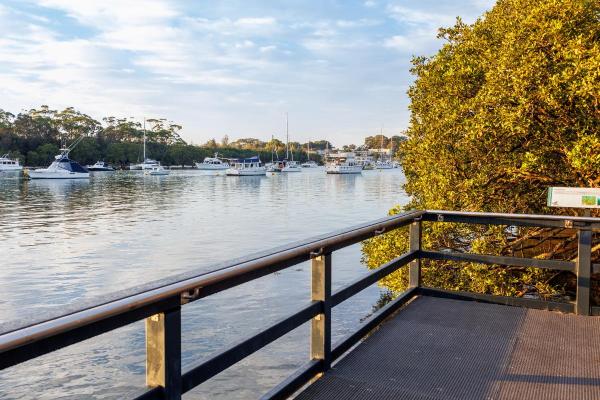 Huskisson - 30